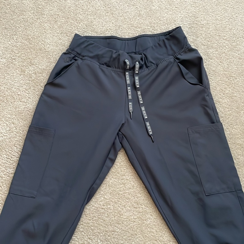 Med Couture Jogger Scrub - Picture 2 of 3